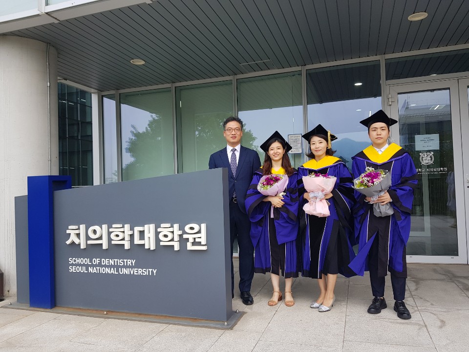 8월 김지선 박사님 정소영 정솔민 석사 졸업식 (5)